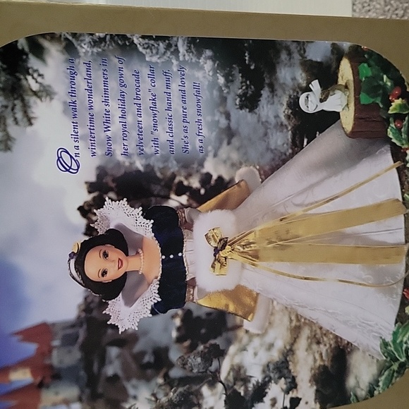 Holiday Disney Snow White Barbie - Picture 5 of 9